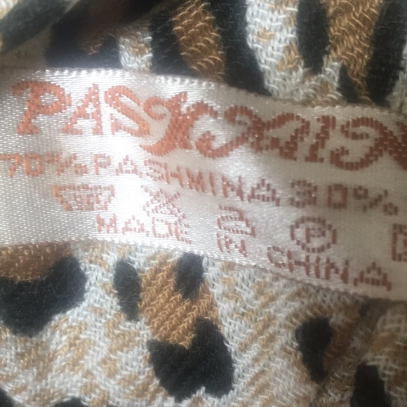 Pashmina Shawl leopard print - Picture 3 of 8